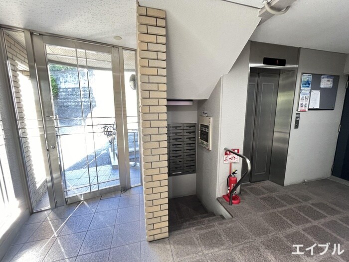 ヒルズ西赤坂(1Ｆ～4Ｆ)の物件外観写真