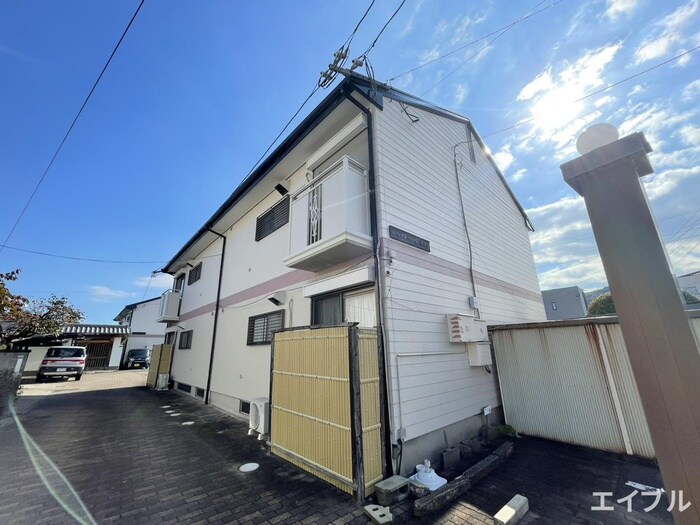 ホワイトヴィラ柏原Ⅰの物件外観写真