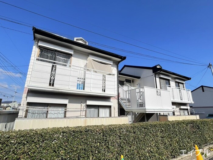 ホワイトヴィラ柏原Ⅰの物件外観写真