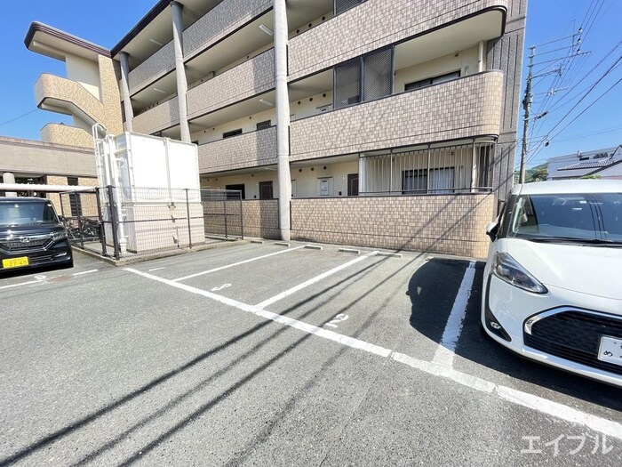 エステート杉塚の物件外観写真