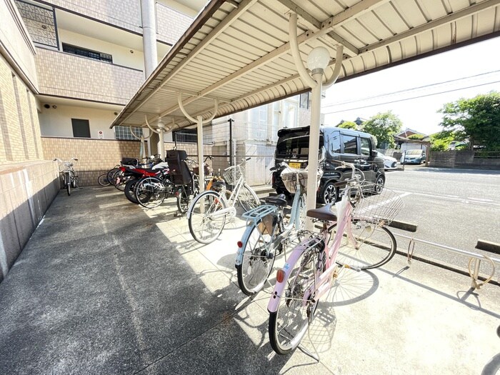 エステート杉塚の物件外観写真