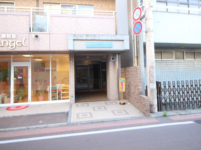 ジェネシス竹下の物件外観写真