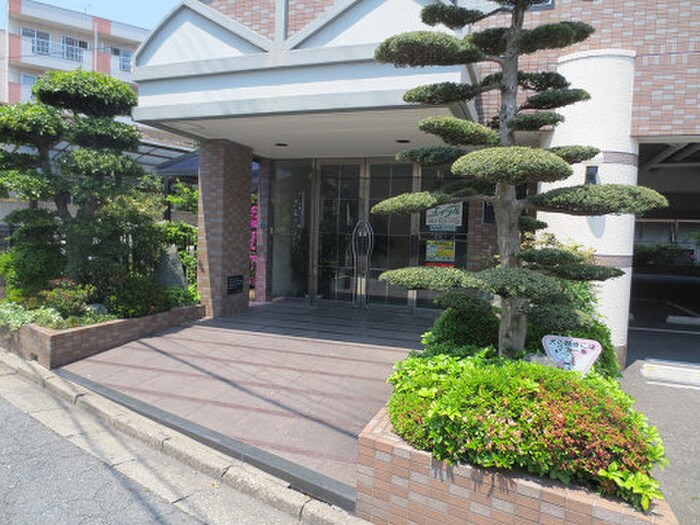 クレセール大久保の物件外観写真