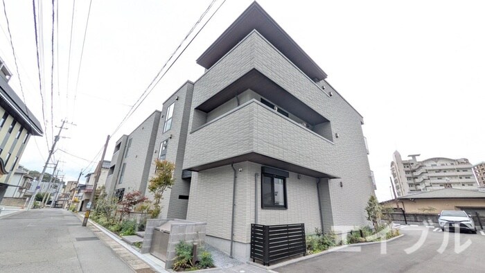 シャーメゾン春日の物件外観写真