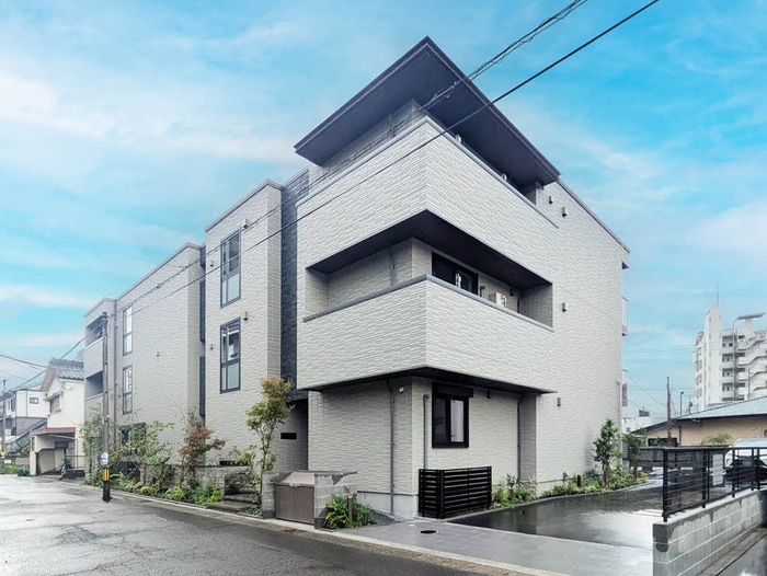 シャーメゾン春日の物件外観写真