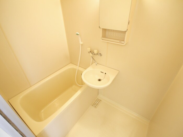 ロイヤルハイツ春日の物件内観写真