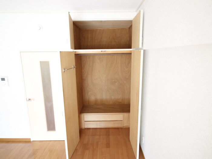 ロイヤルハイツ春日の物件内観写真