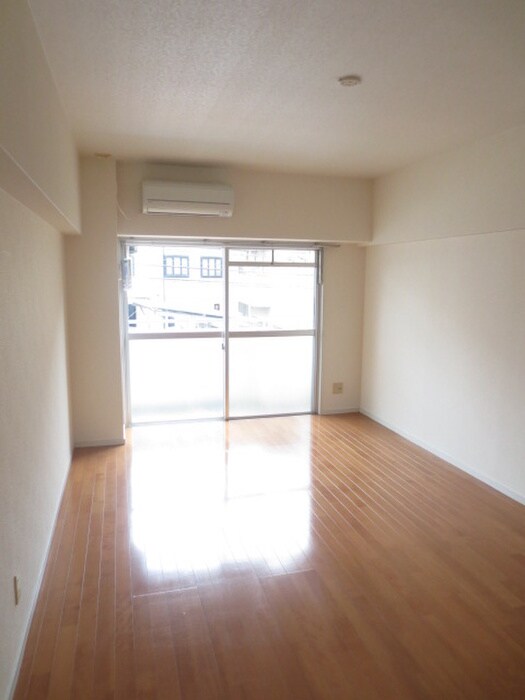 ロイヤルハイツ春日の物件内観写真