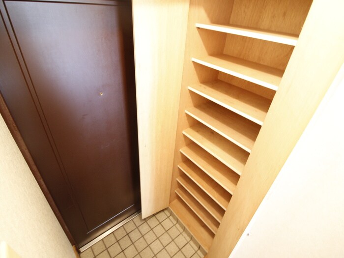 ロイヤルハイツ春日の物件内観写真