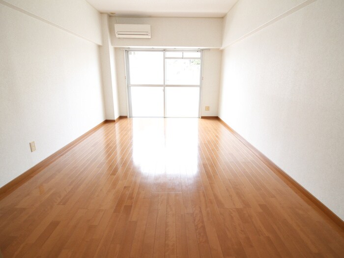 ロイヤルハイツ春日の物件内観写真