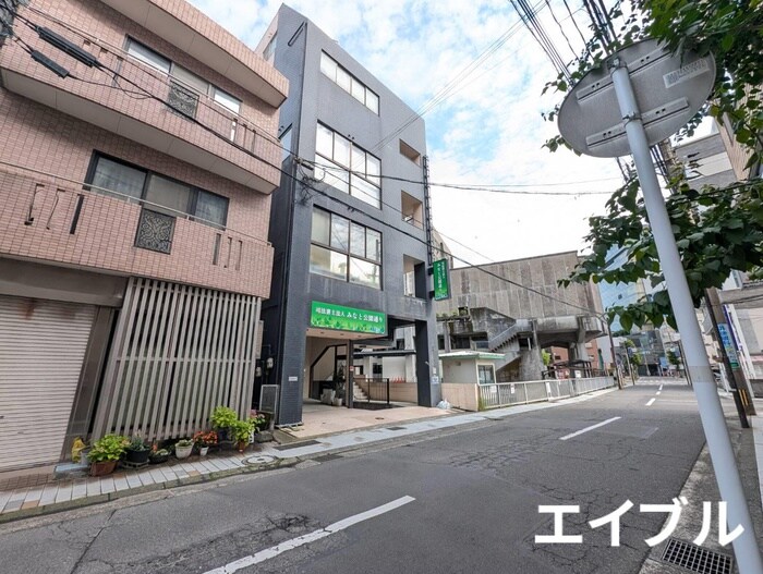 第一名山ビルの物件外観写真