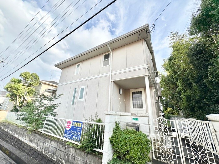 ワイ・エヌ・カンパニー邸の物件外観写真