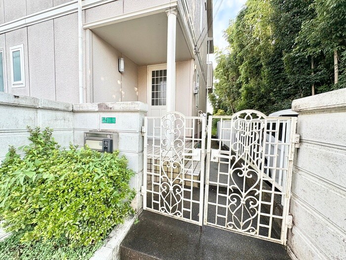 ワイ・エヌ・カンパニー邸の物件外観写真