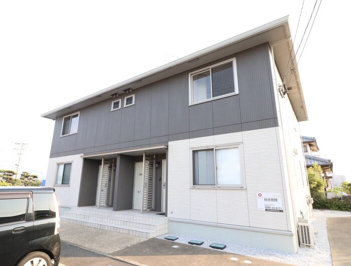 トゥールダルジャンの物件外観写真