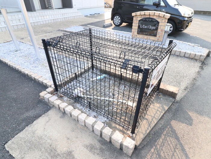 トゥールダルジャンの物件外観写真