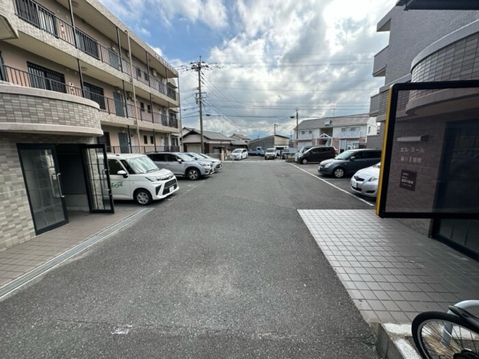 エルスール湯川参番館の物件外観写真