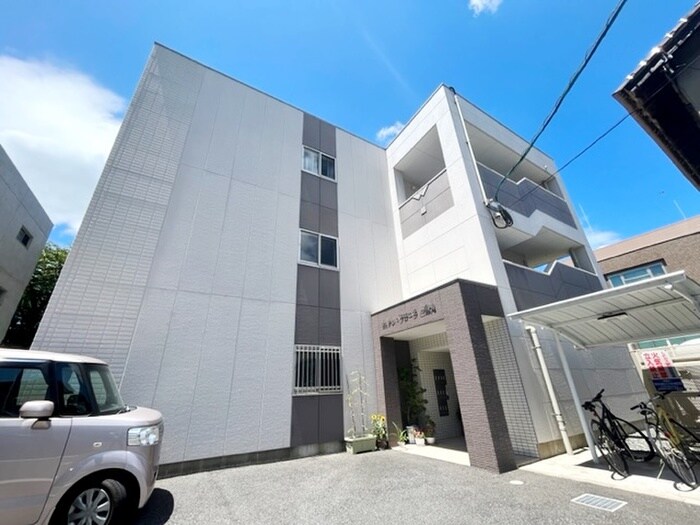 サン・フローラ三郎丸の物件外観写真