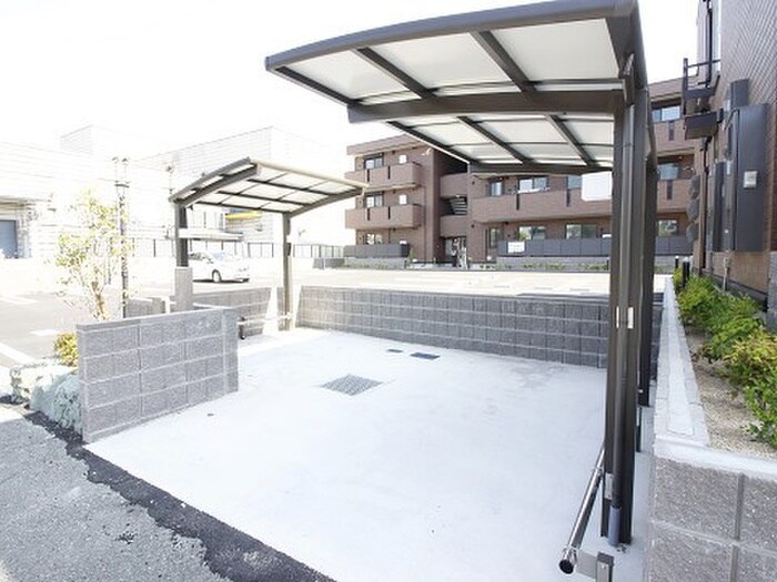 Polonia　Matsubara　A棟の物件外観写真