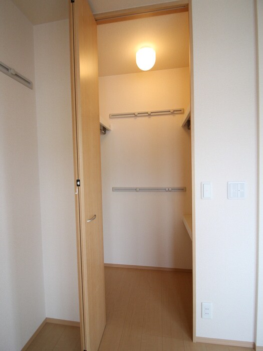 ｱｳﾞｪﾆｭｰ西神原の物件内観写真