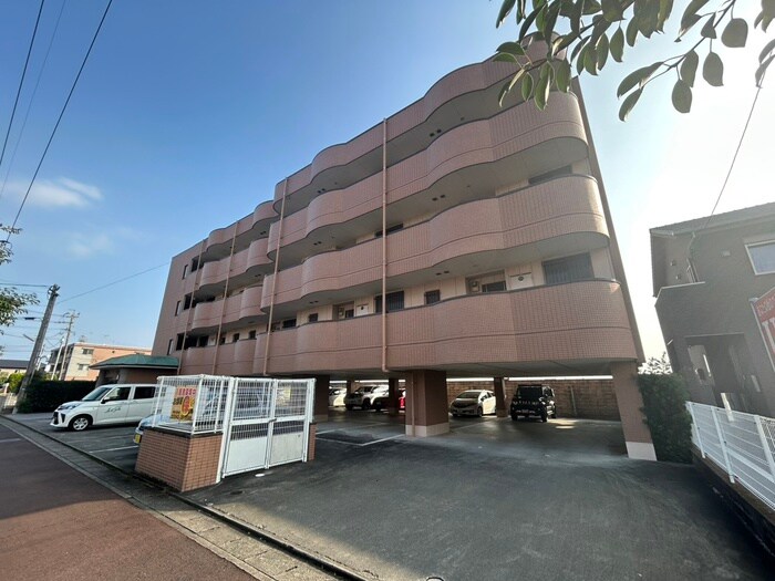 グリーンマンションの物件外観写真