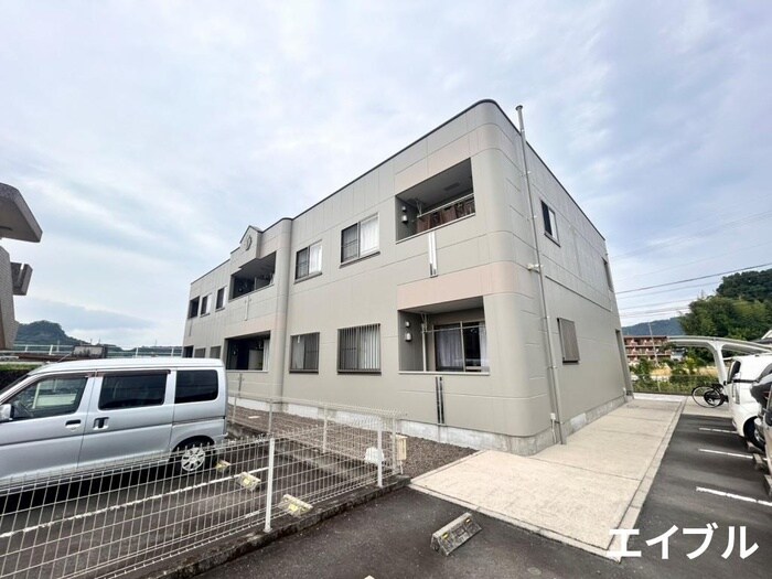 ミレネールの物件外観写真