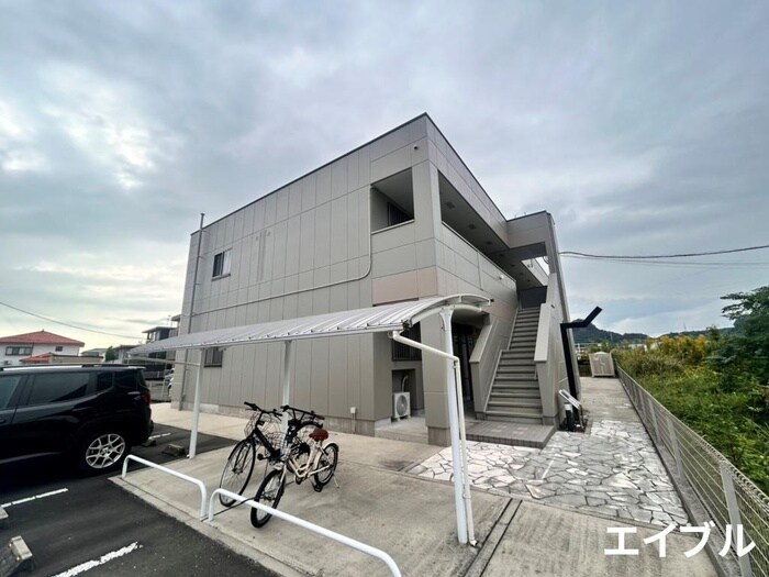 ミレネールの物件外観写真