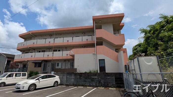 エリザホールの物件外観写真