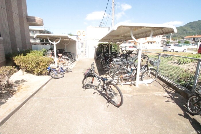 エステート下原の物件外観写真