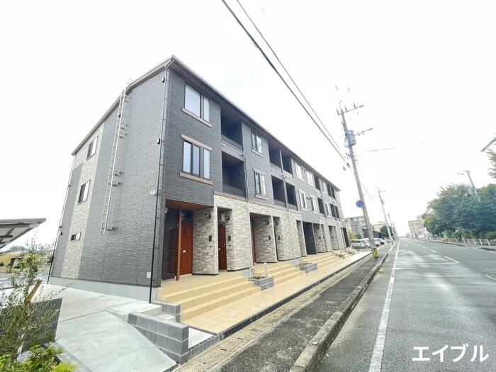 ファミリア長門石の物件外観写真