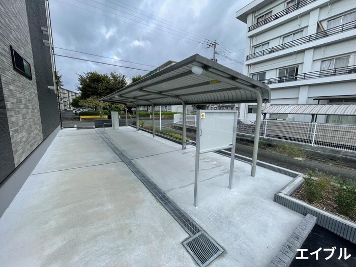 ファミリア長門石の物件外観写真