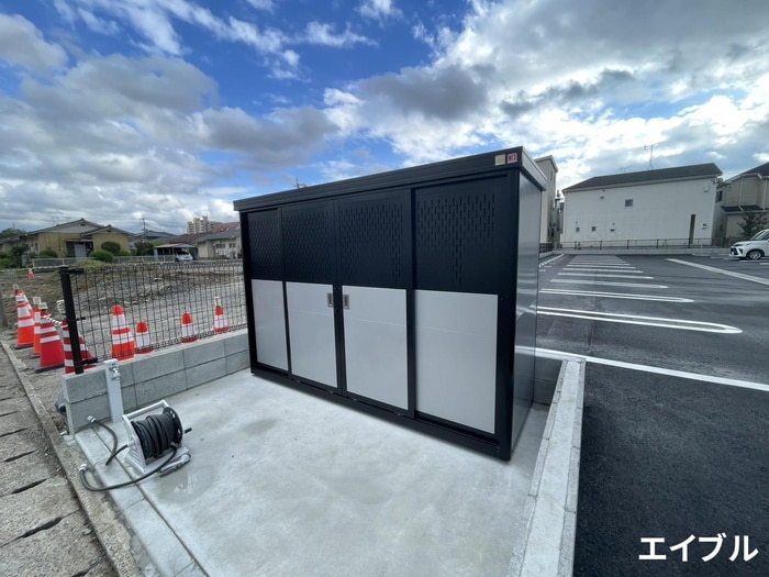 ファミリア長門石の物件外観写真