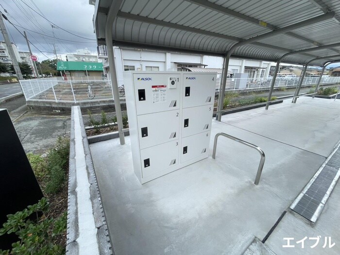 ファミリア長門石の物件外観写真