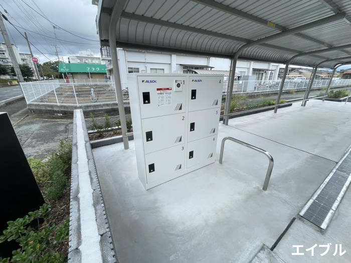 ファミリア長門石の物件外観写真