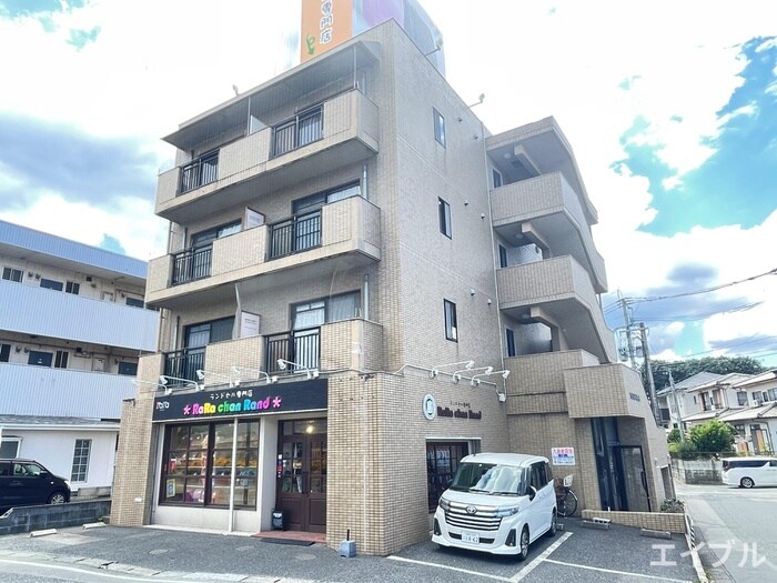 ファビラスマンションの物件外観写真