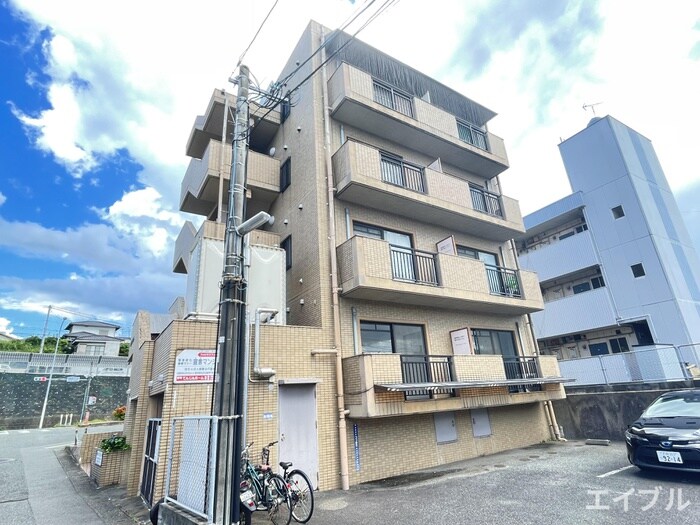 ファビラスマンションの物件外観写真