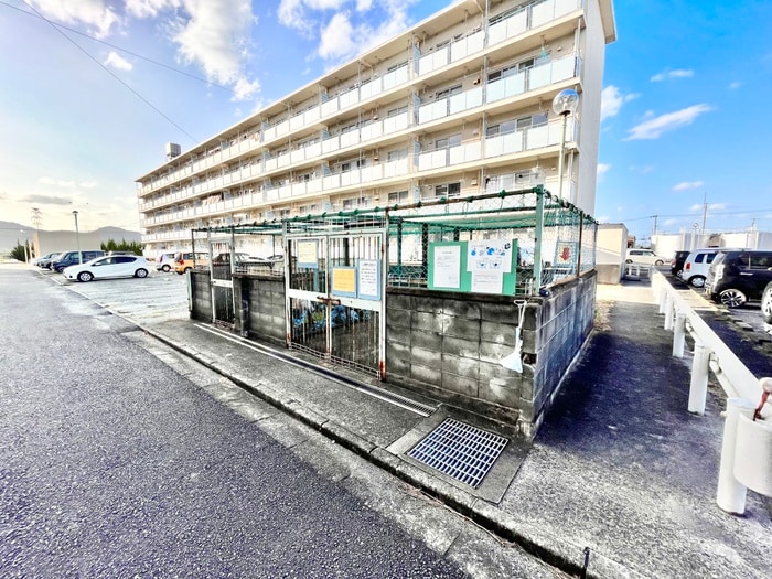 ビレッジハウス直方4号棟の物件外観写真