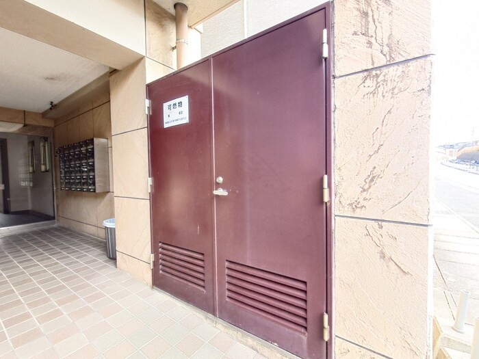 メイワコンチネンタルの物件外観写真