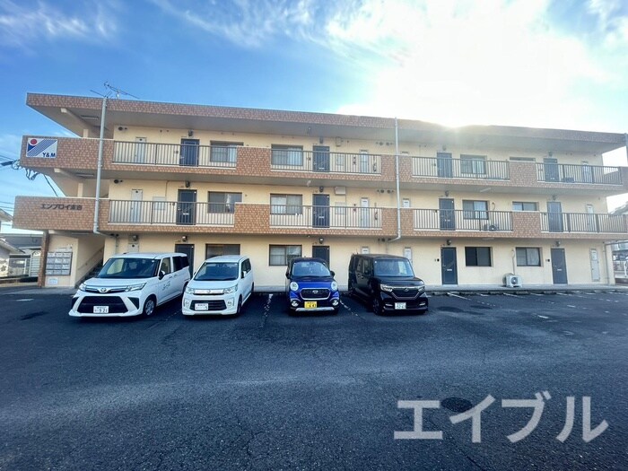 エンプロイ末吉の物件外観写真