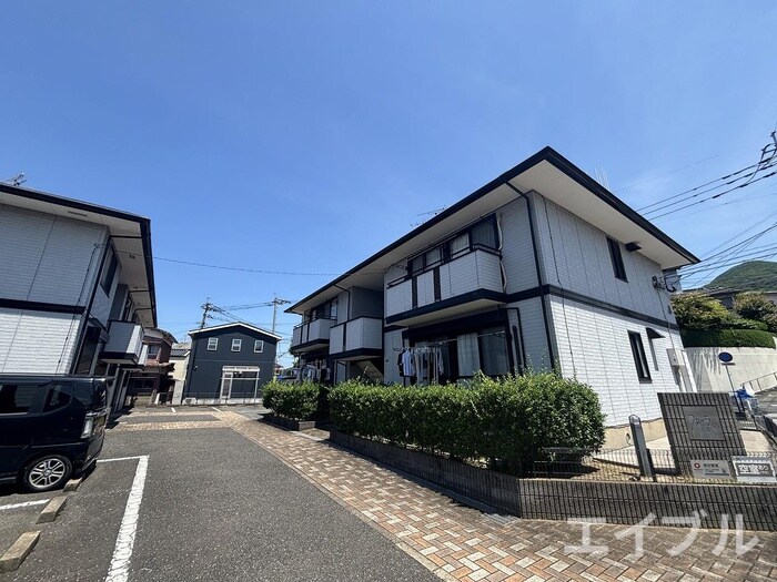 フローラ湯川Ａ棟の物件外観写真