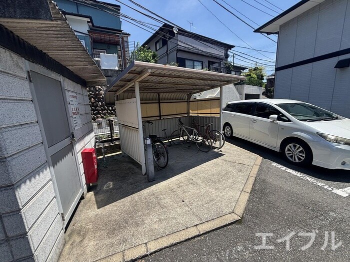 フローラ湯川Ａ棟の物件外観写真