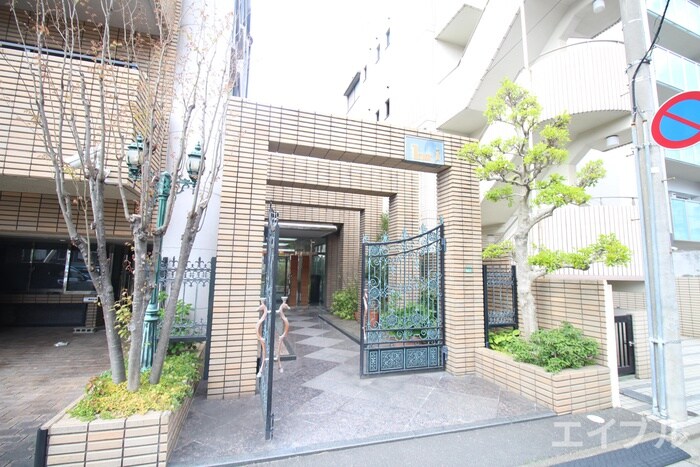 マノアール・アイの物件外観写真