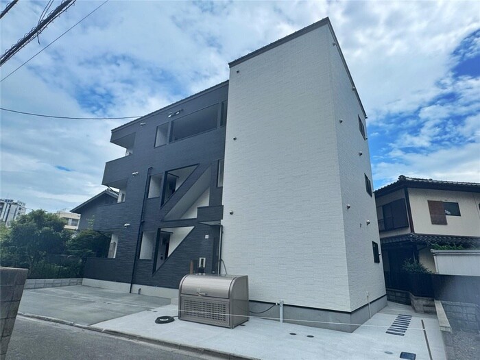 BRAVE　BASE三萩野の物件外観写真