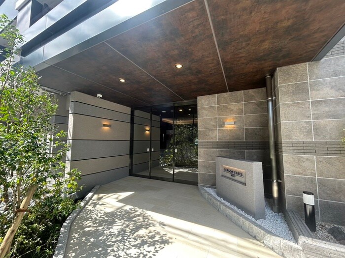 シーズンフラッツ渡辺通の物件外観写真