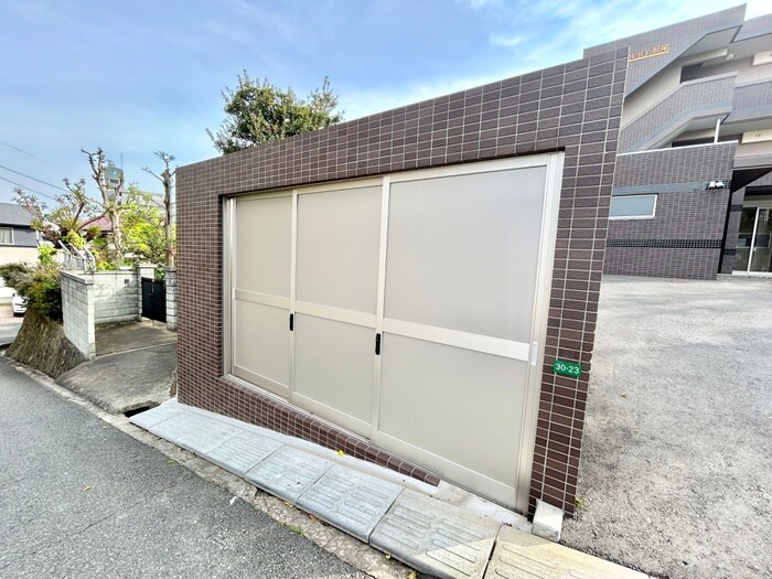 ＥＲＩＯＳ ＣＯＵＲＴ折尾の物件外観写真