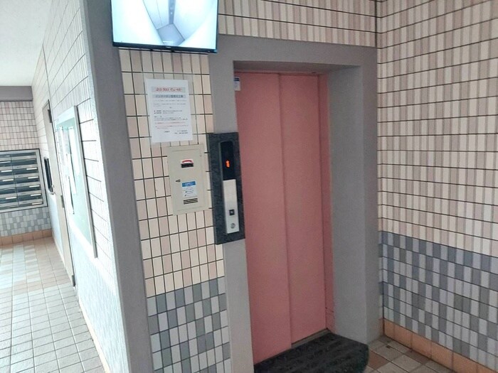 ひまわりハイツ日の出の物件外観写真