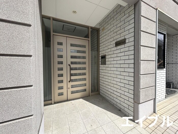 リバ－ディル・コ－トの物件外観写真