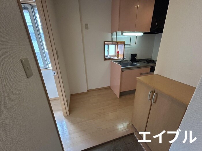 リバ－ディル・コ－トの物件内観写真