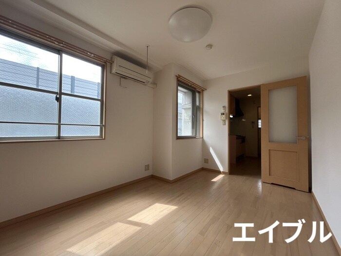 リバ－ディル・コ－トの物件内観写真