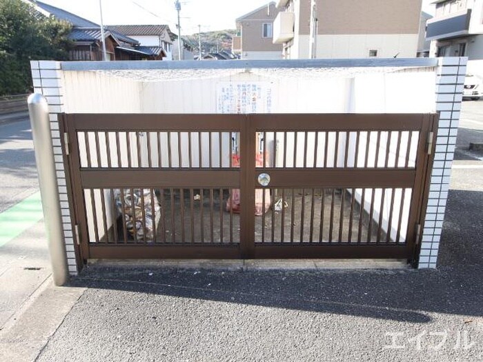 シカセビルの物件外観写真