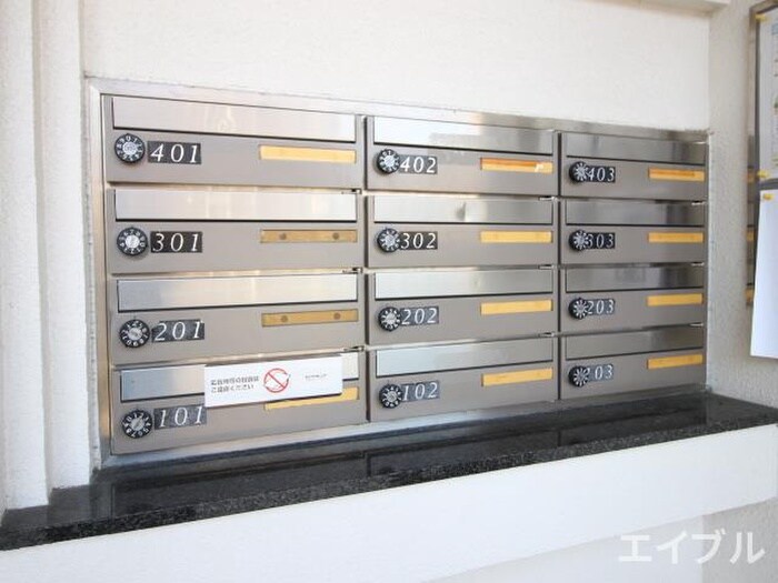 シカセビルの物件外観写真